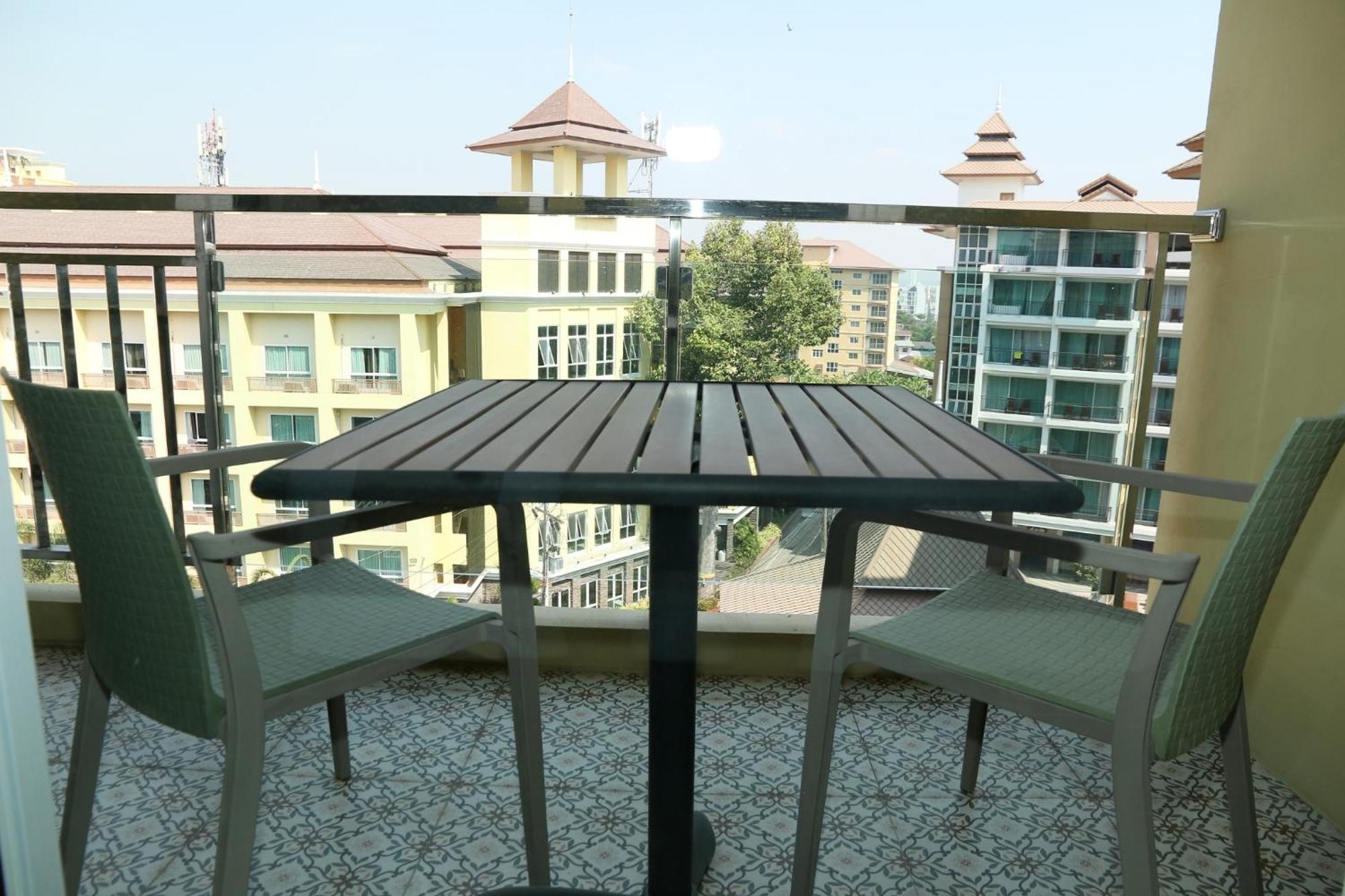 Crystal Palace Luxury Hotel Pattaya Esterno foto