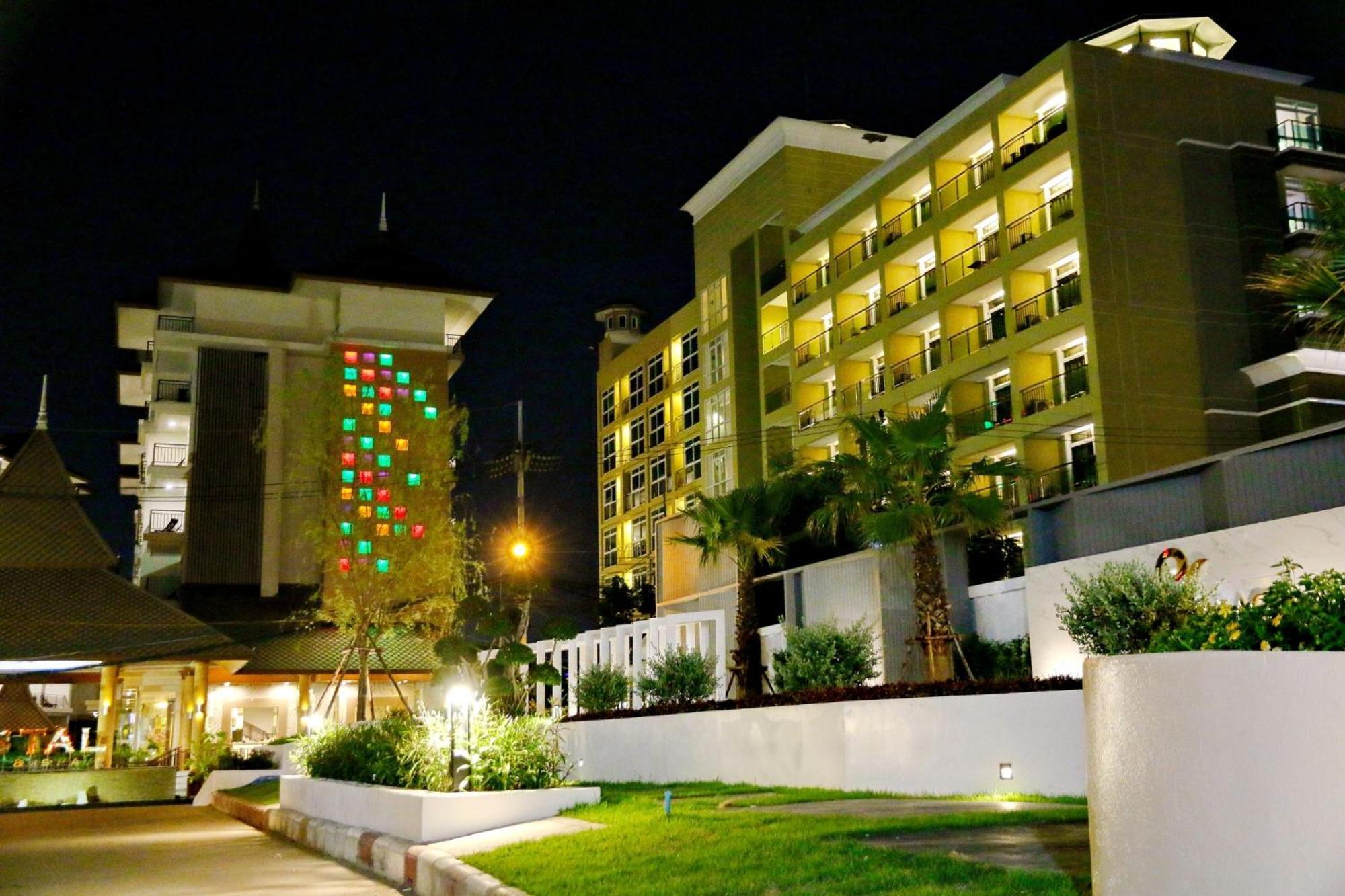 Crystal Palace Luxury Hotel Pattaya Esterno foto