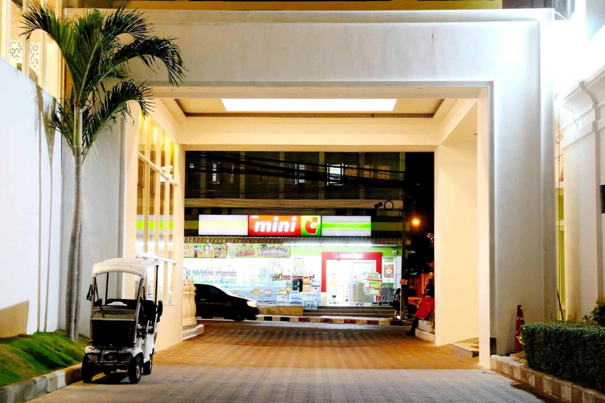 Crystal Palace Luxury Hotel Pattaya Esterno foto