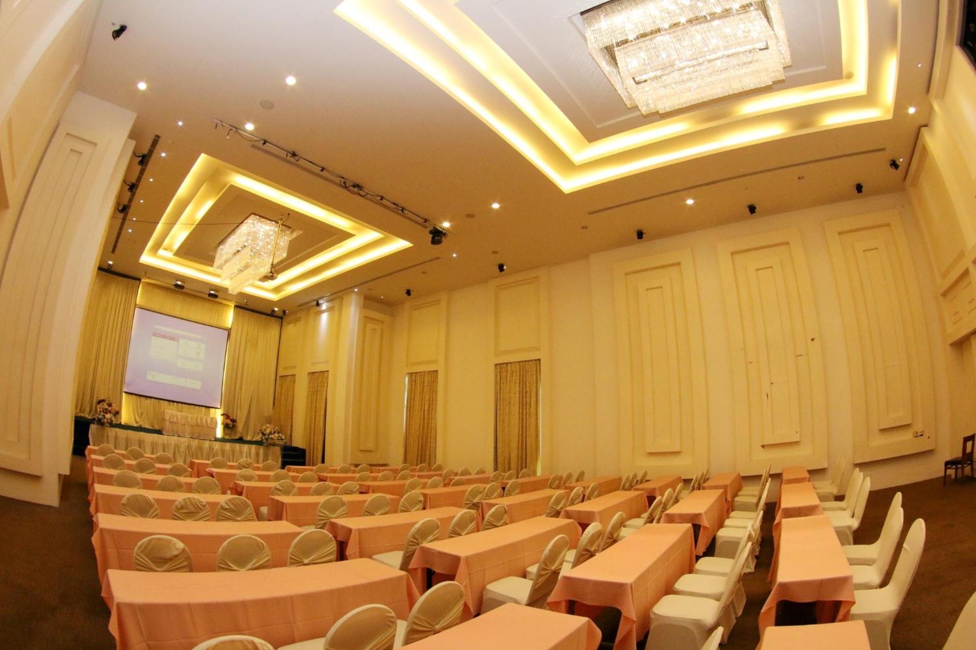 Crystal Palace Luxury Hotel Pattaya Esterno foto
