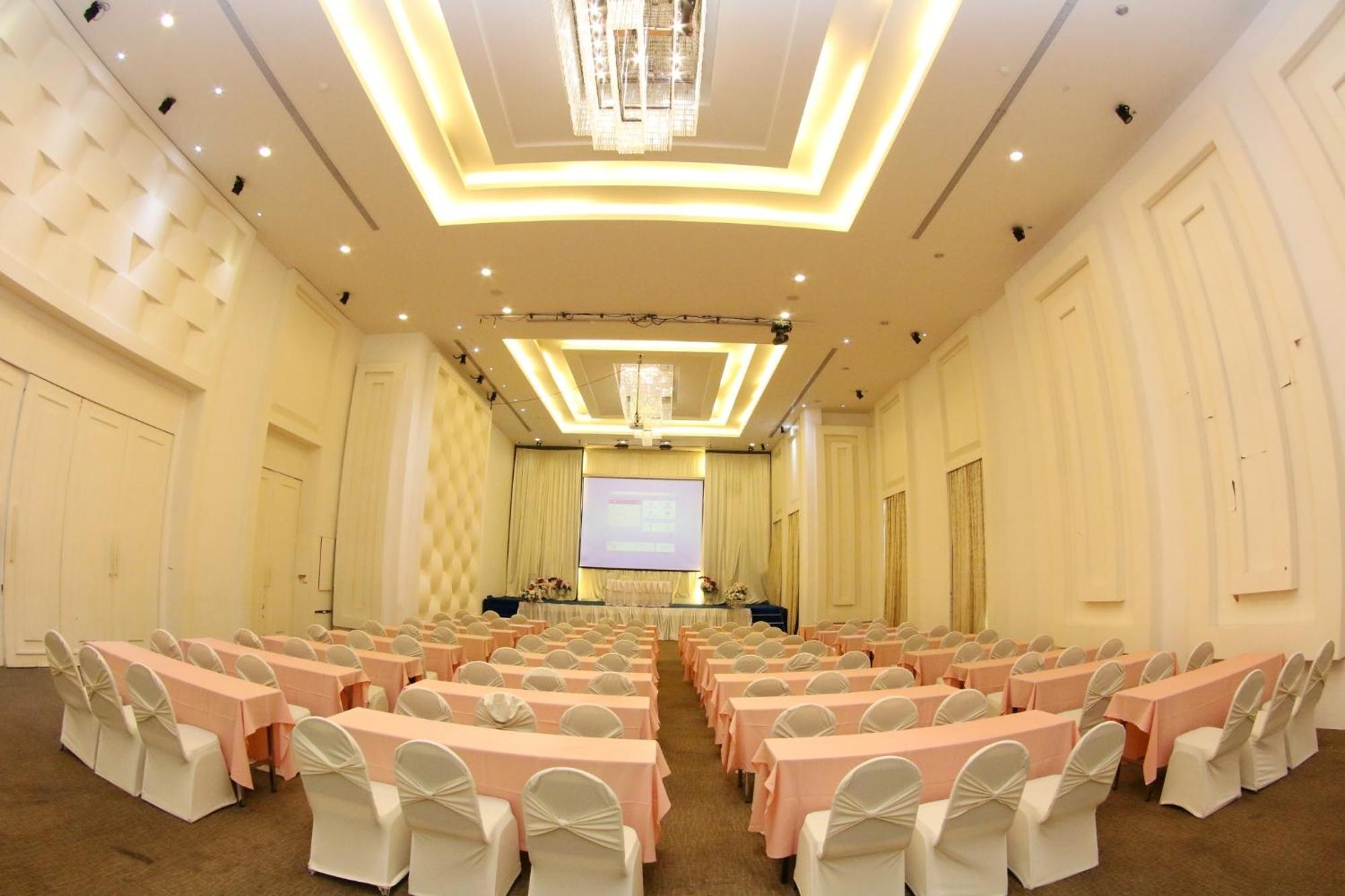 Crystal Palace Luxury Hotel Pattaya Esterno foto