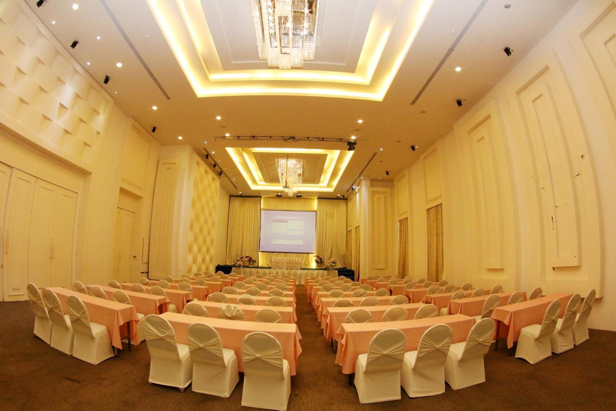 Crystal Palace Luxury Hotel Pattaya Esterno foto